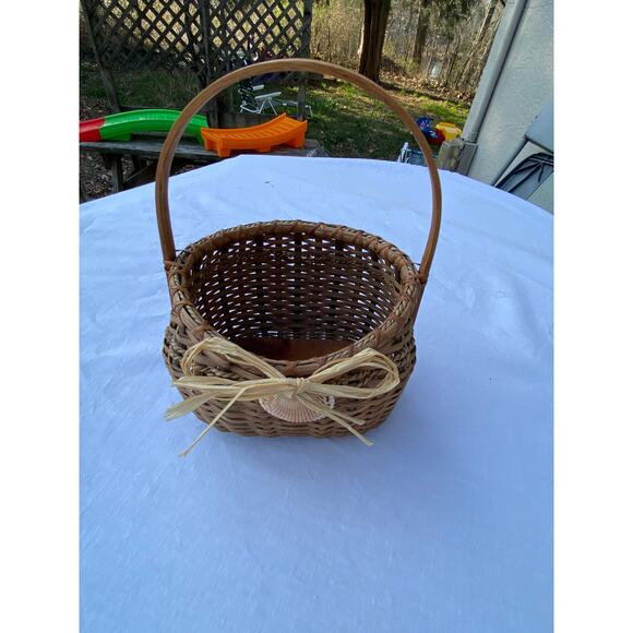Handmade Basket w Handle Artist Aletha Gilbert Rattan Sea Grass (Bow & Shell EUC - Picture 3 of 12